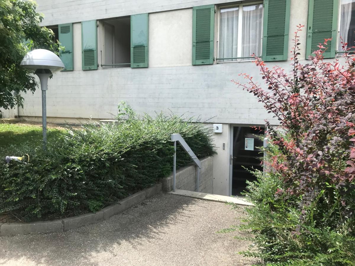 Bernex - Shared Roomate Homestay - Tramway 14 Tpg - Viarhona Privatunterkunft *